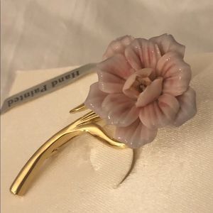 NWOT Worthington hand painted porcelain flower brooch